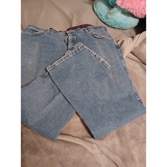Men's Wrangler Rugged Wear Jeans. 40x29.  Faded Blue Denim. - Picture 4 of 9